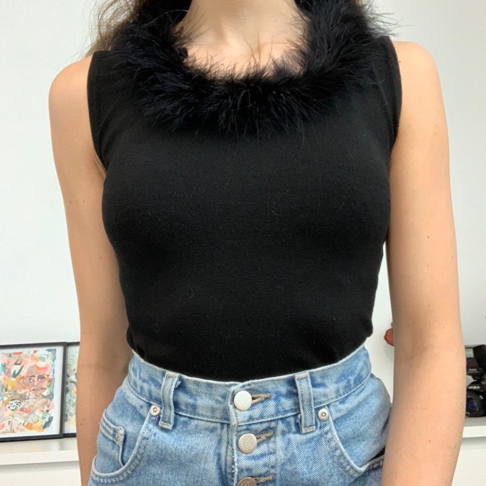 Vintage black knit tank top with faux fur collar